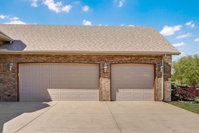 This extraordinary estate near beautiful Fellows Lake was built - photo 4