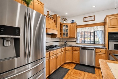 Rare offering on prestigious Ridge Boulevard. This corner - photo 13