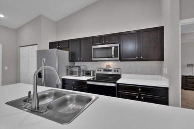 Short sale subject to lender approval. Don't miss this - photo 20