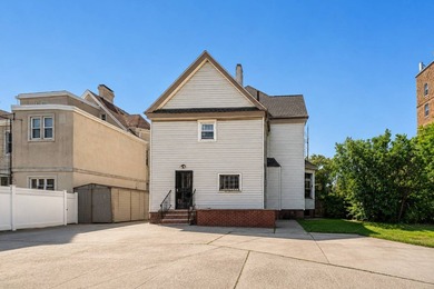 Rare offering on prestigious Ridge Boulevard. This corner - photo 22