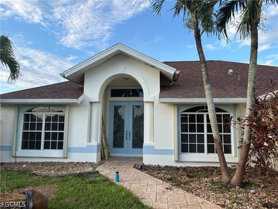 Property under renovation - Just needs new tile - new paint - photo 1