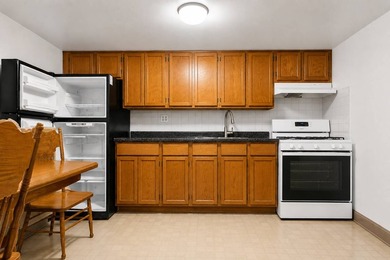 Rare offering on prestigious Ridge Boulevard. This corner - photo 32