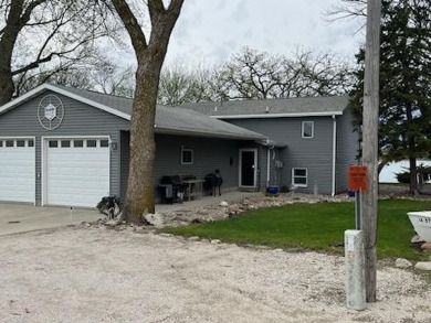 North Twin Lake Home For Sale in Rockwell City Iowa