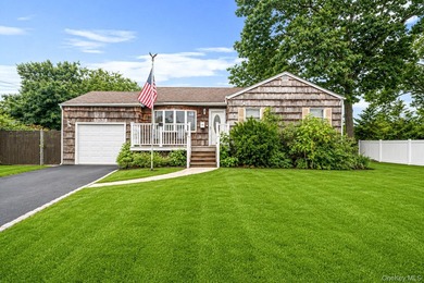 Enjoy the possibilities this charming 3-bedroom, 1-bath ranch - photo 1