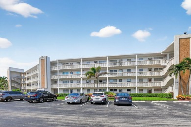 Lake Condo For Sale in Boca Raton, Florida