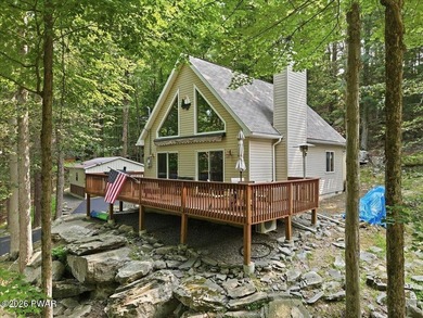 Feels like new! This charming chalet sits on an oversized lot - photo 18