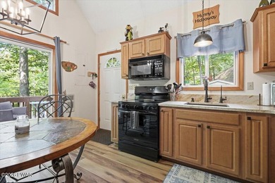 Feels like new! This charming chalet sits on an oversized lot - photo 29