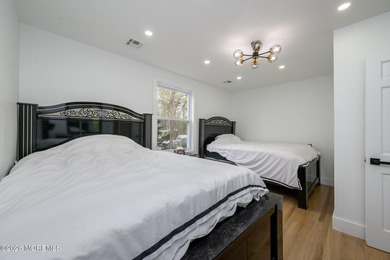 Your Forever Home Awaits! Beautiful 5 Bed 3.5 Bath Custom - photo 31