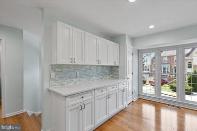 OPEN Sunday 7/19 1-3 PM. Welcome to this end-unit townhome - photo 5