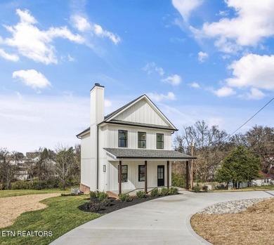 Fort Loudoun Lake Home For Sale in Friendsville Tennessee