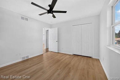 Charming 3-bedroom, 2-bath home in Gibraltar's highly - photo 15