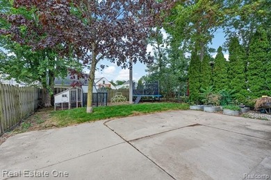 Charming 3-bedroom, 2-bath home in Gibraltar's highly - photo 23