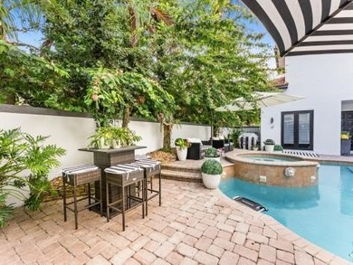 Welcome to this stunning courtyard home with 1/1 separate guest - photo 11