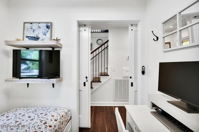 RELAXED COASTAL COTTAGE LIVING! We welcome you to 319 NE 42nd - photo 12