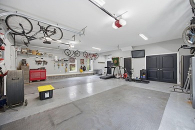 A magnificent private oasis, tucked behind a gated entry and set - photo 17