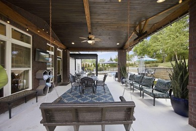A magnificent private oasis, tucked behind a gated entry and set - photo 19