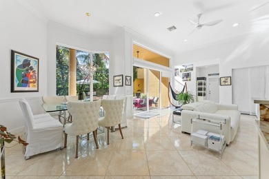 Welcome to this stunning courtyard home with 1/1 separate guest - photo 19