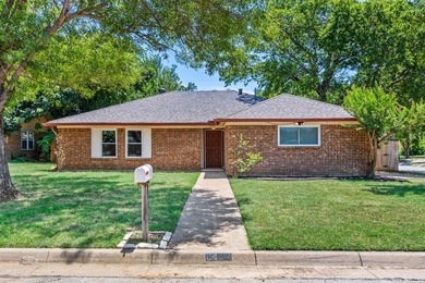 Welcome to 6419 Elm Spring Drive in Arlington! This charming - photo 1