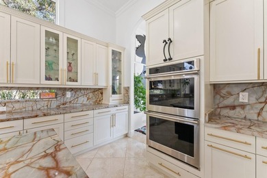 Welcome to this stunning courtyard home with 1/1 separate guest - photo 22