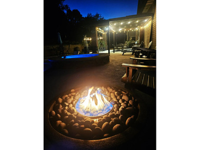 A magnificent private oasis, tucked behind a gated entry and set - photo 23