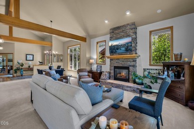 Rare single-level Broken Top townhome ideally located along the - photo 4