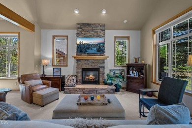 Rare single-level Broken Top townhome ideally located along the - photo 6