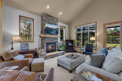 Rare single-level Broken Top townhome ideally located along the - photo 7