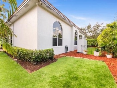 Welcome to this stunning courtyard home with 1/1 separate guest - photo 35