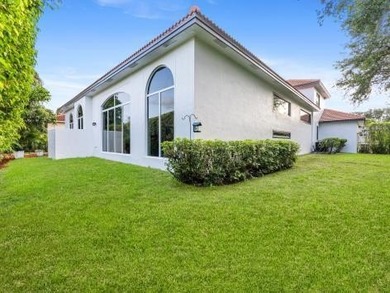 Welcome to this stunning courtyard home with 1/1 separate guest - photo 36