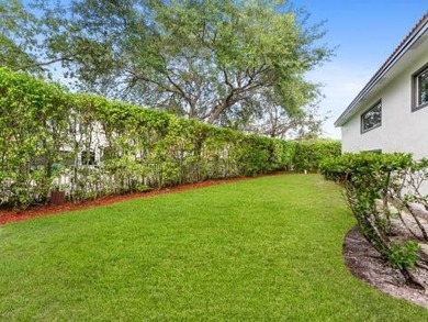 Welcome to this stunning courtyard home with 1/1 separate guest - photo 37