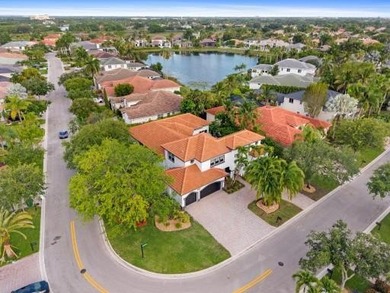 Welcome to this stunning courtyard home with 1/1 separate guest - photo 38