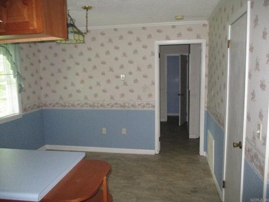 Welcome home to this spacious and well-designed property - photo 6