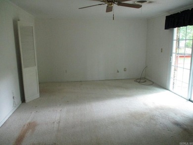 Welcome home to this spacious and well-designed property - photo 9