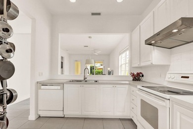 Charming 2BR/ 2 BA (NYC) style bungalow facing a large green - photo 11