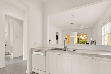 Charming 2BR/ 2 BA (NYC) style bungalow facing a large green - photo 12