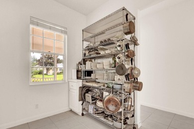Charming 2BR/ 2 BA (NYC) style bungalow facing a large green - photo 13