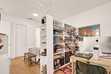 Charming 2BR/ 2 BA (NYC) style bungalow facing a large green - photo 18