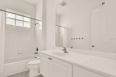 Charming 2BR/ 2 BA (NYC) style bungalow facing a large green - photo 22