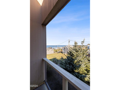 Motivated seller, submit all offers! Roads End Oceanview home - photo 30