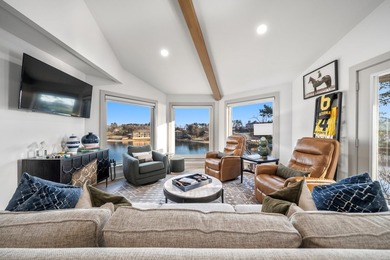 Welcome to lakefront living on beautiful Lake Hamilton! This - photo 1