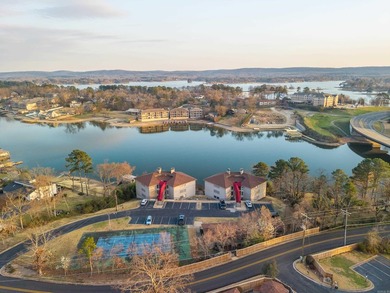 Welcome to lakefront living on beautiful Lake Hamilton! This - photo 2