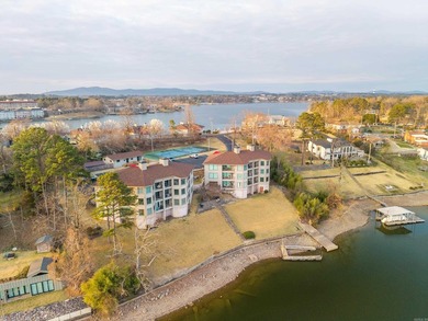 Welcome to lakefront living on beautiful Lake Hamilton! This - photo 4