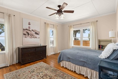 1.1 acres in the heart of Gulf Breeze Proper! This fine estate - photo 24