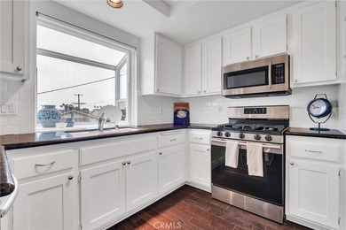 Welcome to this well-maintained 2-bedroom, 2.5-bathroom townhome - photo 10