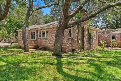 1.1 acres in the heart of Gulf Breeze Proper! This fine estate - photo 30