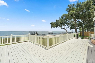1.1 acres in the heart of Gulf Breeze Proper! This fine estate - photo 35