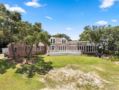 1.1 acres in the heart of Gulf Breeze Proper! This fine estate - photo 36