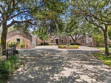 1.1 acres in the heart of Gulf Breeze Proper! This fine estate - photo 41