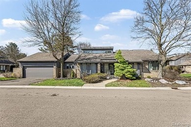 Welcome to this beautifully updated detached brick ranch condo - photo 2