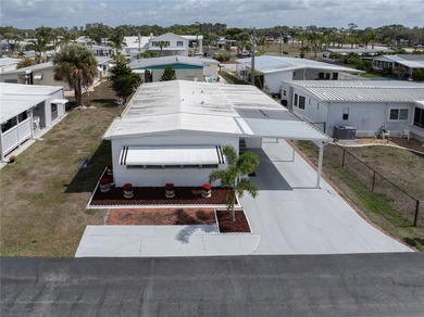 Welcome to relaxed Florida living in this beautifully maintained - photo 4